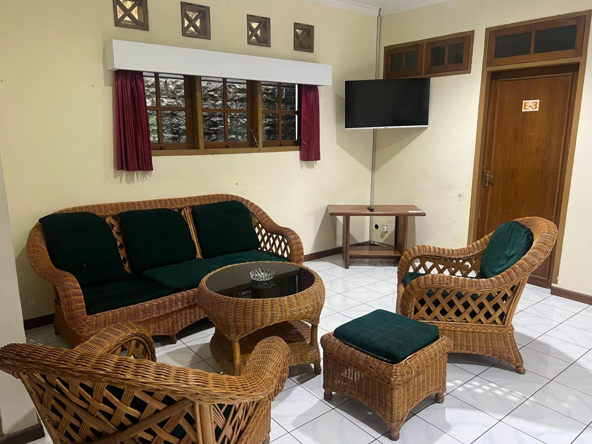 Hotel Puspa Sari تْشياتِر المظهر الخارجي الصورة